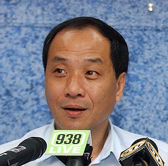 工人党秘书长刘程强昨晚驳回些反对党领导人所提出的'阴谋论'。